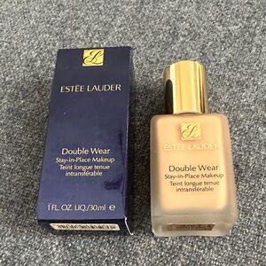Estee Lauder Double Wear Foundation - 3N1 Ivory Beige. NEW IN BOX